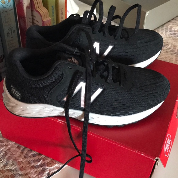 New balance girls running shoes - Picture 2 of 3